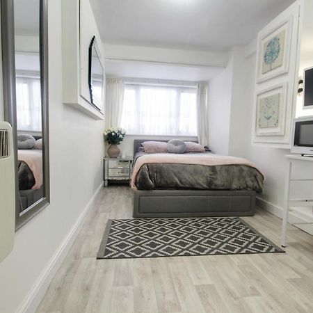 Winstree Road Bed & Breakfast Lexden Екстериор снимка