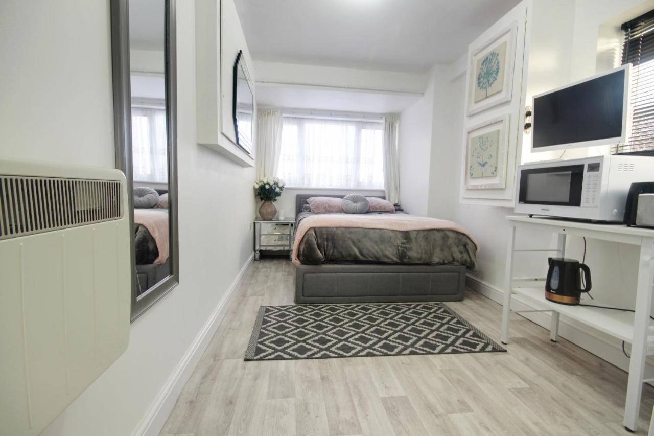 Winstree Road Bed & Breakfast Lexden Екстериор снимка